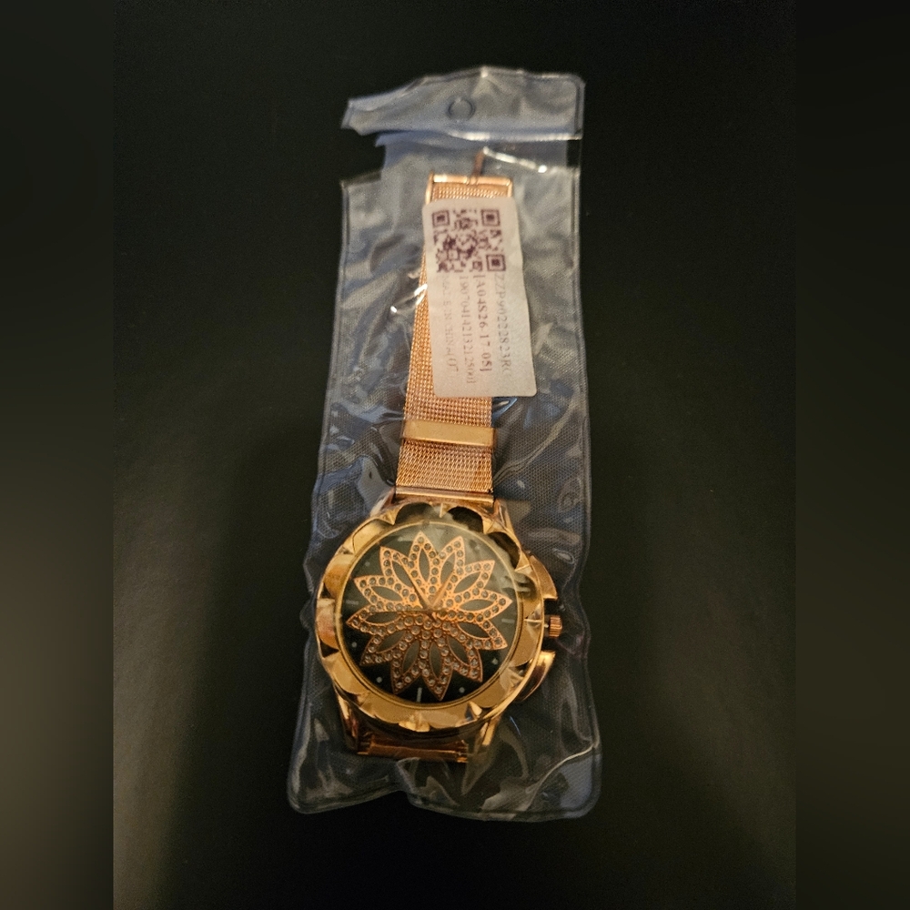 Women's Rose Gold Floral Dial Mesh Strap Watch